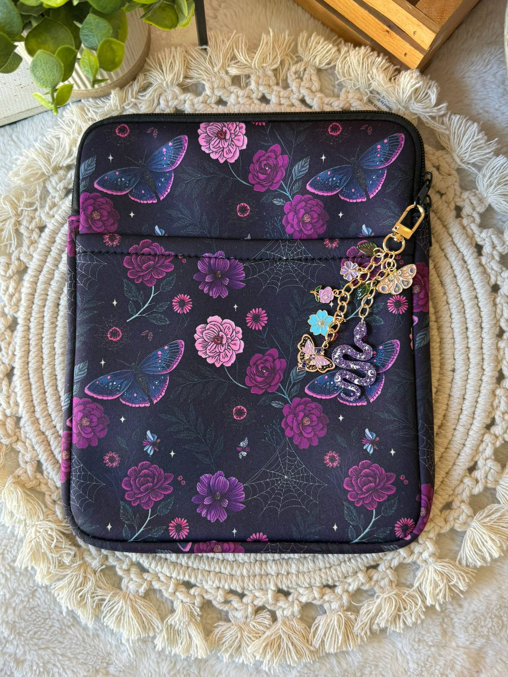 Reading Mystic Moth Kindle Sleeve | Kindle Sleeve |Kindle