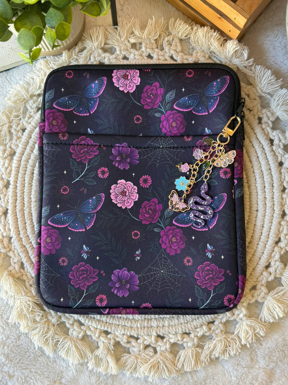 Reading Mystic Moth Kindle Sleeve | Kindle Sleeve |Kindle