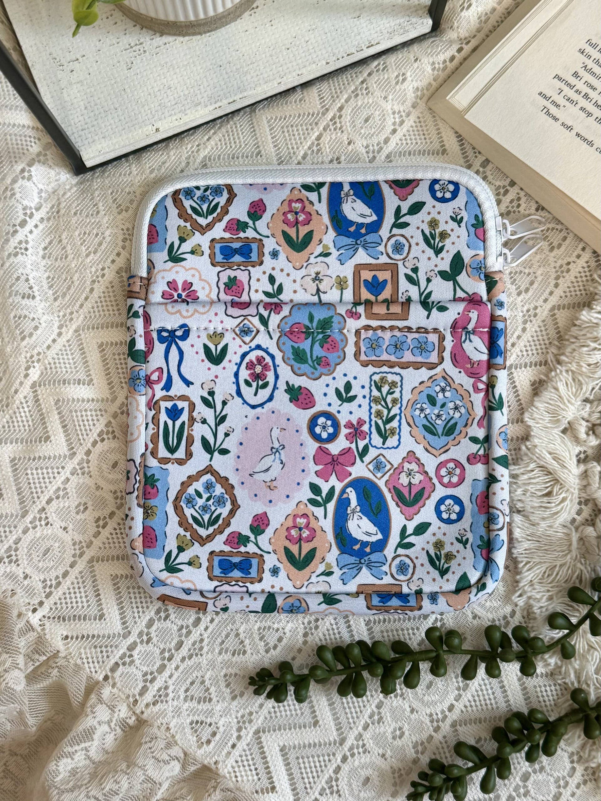 Reading Coquette Goose Kindle Sleeve | Kindle Sleeve |